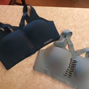 2 Victoria secret bras
